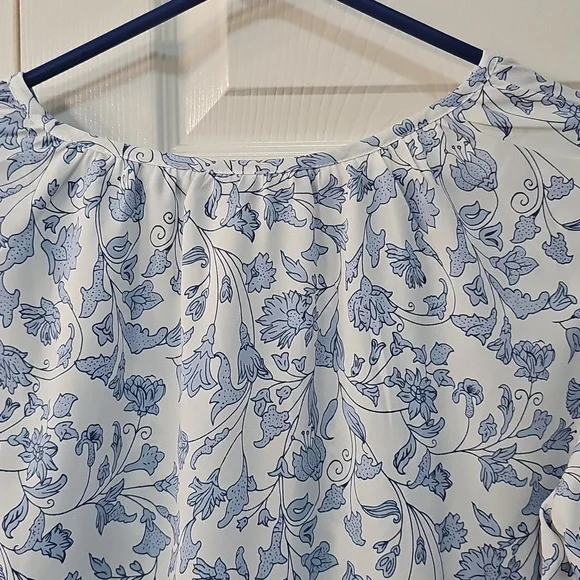 Dokotoo Floral Blue Blouse Top Size Large Worn 1 Time - Picture 11 of 13